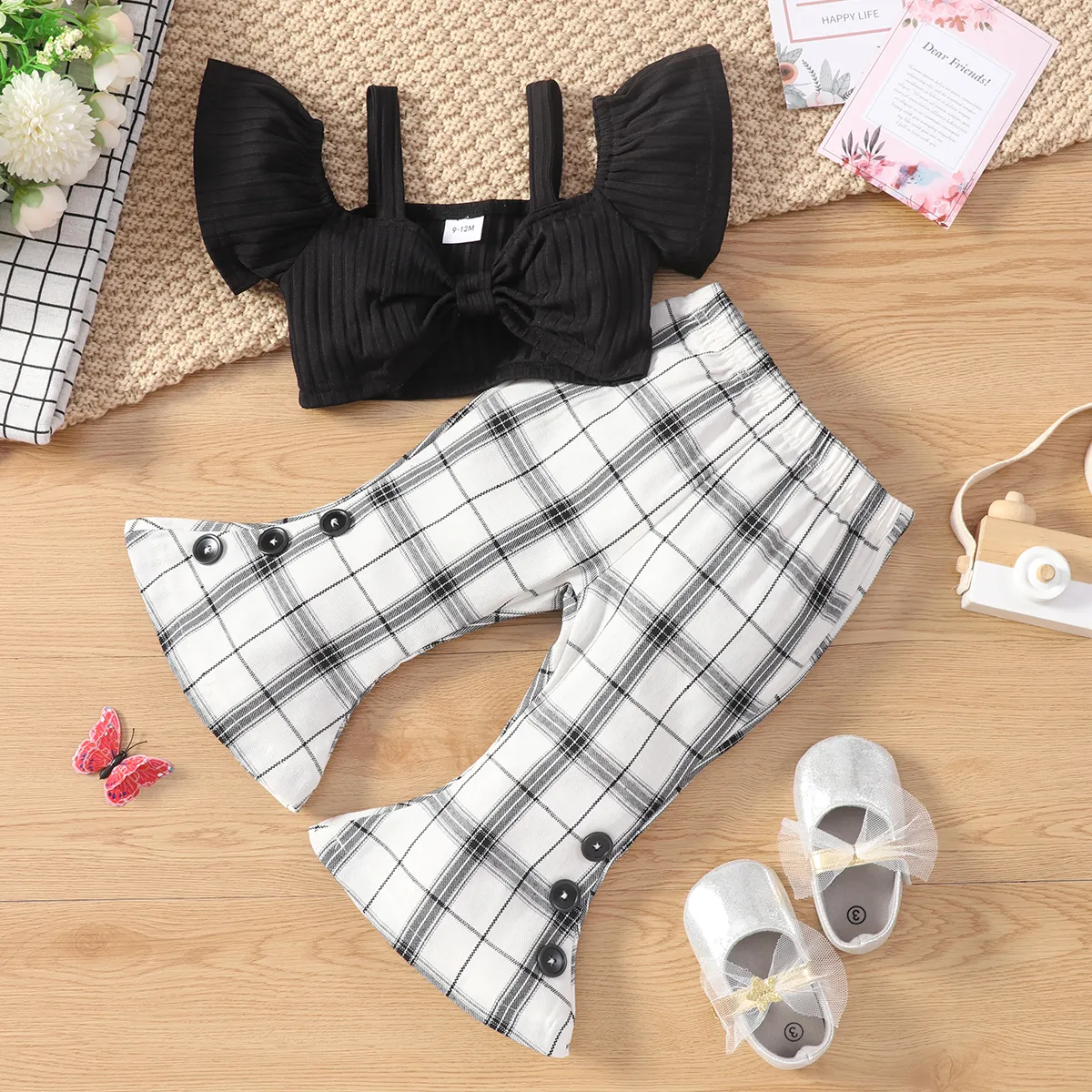 2pcs Baby Girl Black Ribbed Cold Shoulder Short-sleeve Crop Top and Plaid Flared Pants Set
2pcs Baby Girl Black Ribbed Cold Shoulder Short-sleeve Crop Top and Plaid Flared Pants Set