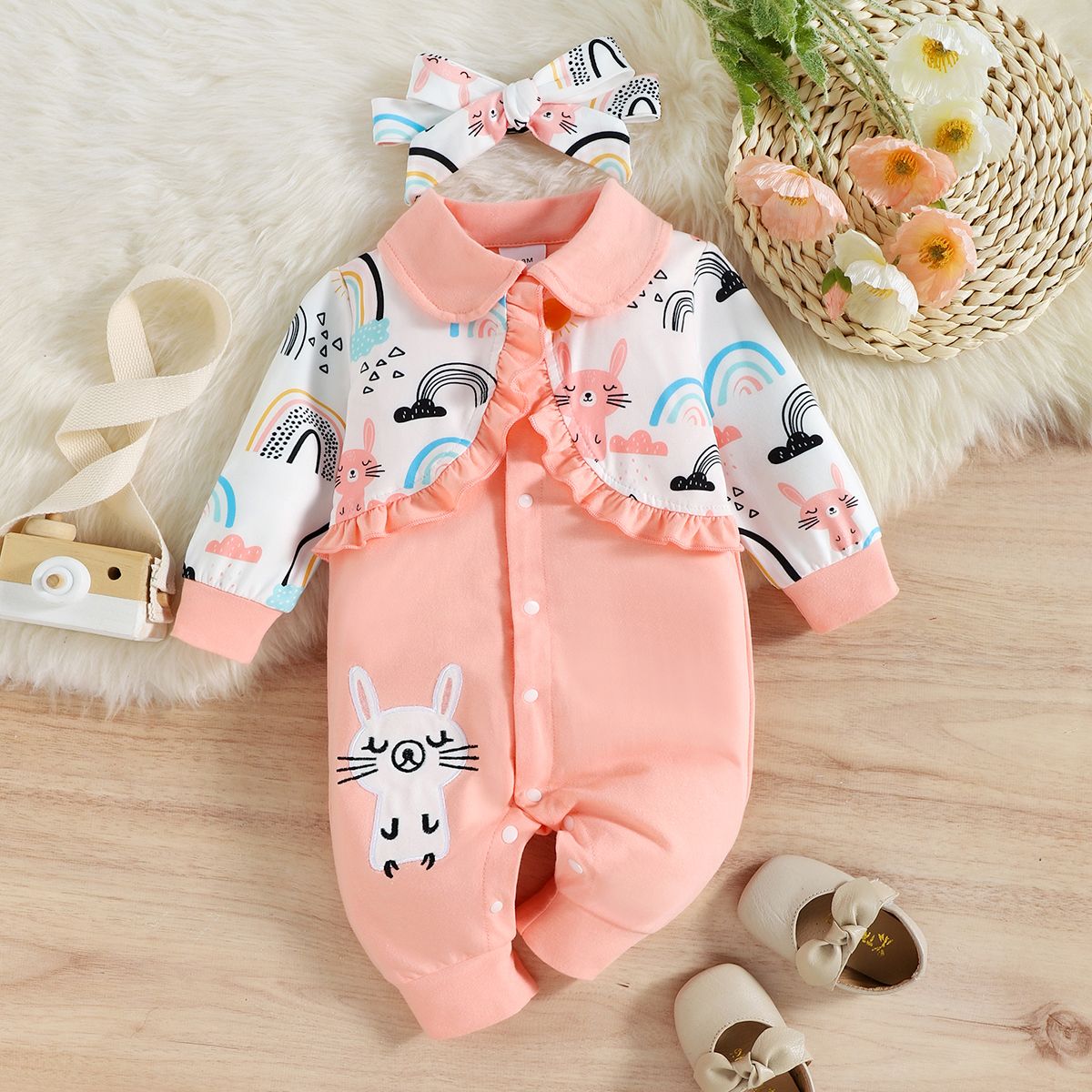 2pcs Baby Girl Rainbow & Animal Print Long-sleeve Ruffle Trim Button Jumpsuit with Headband Set
2pcs Baby Girl Rainbow & Animal Print Long-sleeve Ruffle Trim Button Jumpsuit with Headband Set