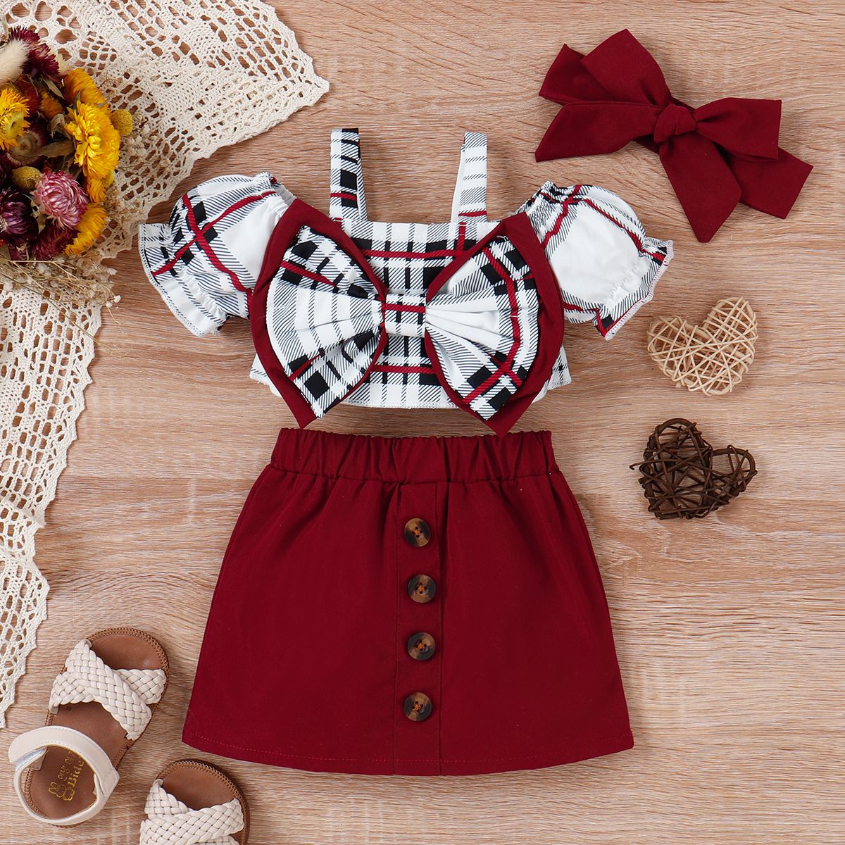 3pcs Baby Girl Plaid Cold Shoulder Puff-sleeve Bow Front Crop Top and Skirt & Headband Set
3pcs Baby Girl Plaid Cold Shoulder Puff-sleeve Bow Front Crop Top and Skirt & Headband Set