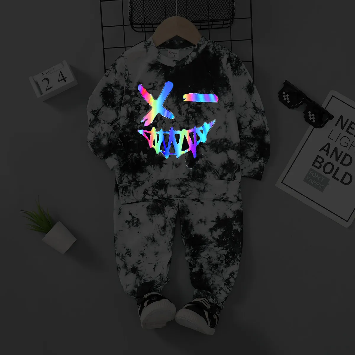 2pcs Toddler Boy Novelty Face Graphic Tie Dye Pullover Sweatshirt and Pants Set
2pcs Toddler Boy Novelty Face Graphic Tie Dye Pullover Sweatshirt and Pants Set