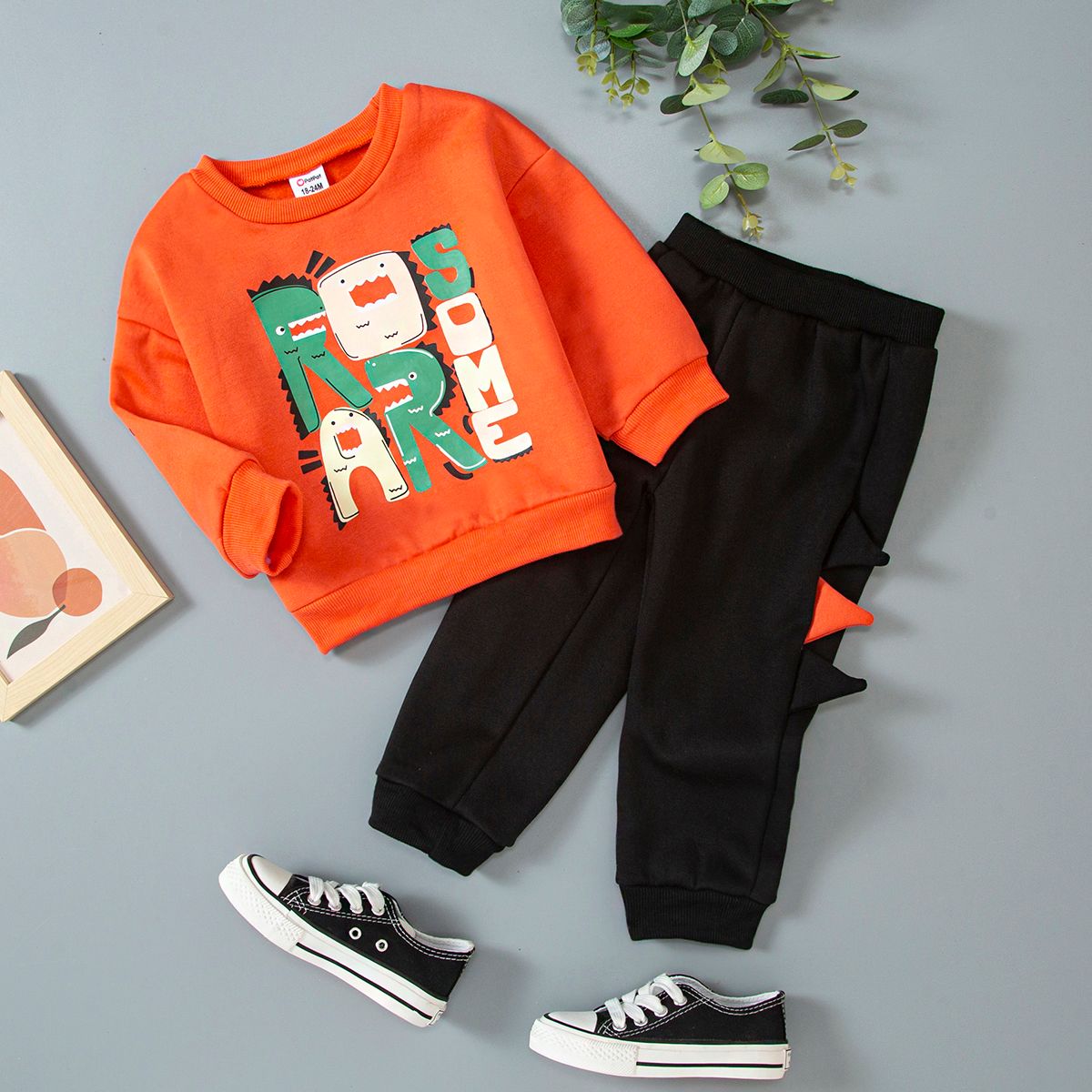 2pcs Toddler Boy Letter Dinosaur Print Pullover Sweatshirt and Spike Design Pants Set
2pcs Toddler Boy Letter Dinosaur Print Pullover Sweatshirt and Spike Design Pants Set