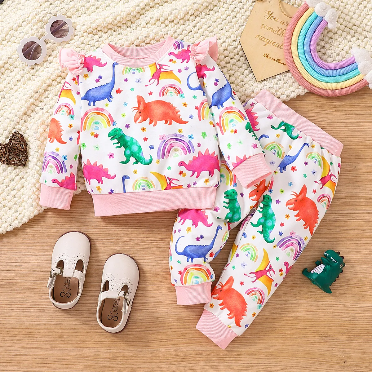 2pcs Baby Girl Allover Colorful Dinosaur Print Ruffle Long-sleeve Sweatshirt and Sweatpants Set
2pcs Baby Girl Allover Colorful Dinosaur Print Ruffle Long-sleeve Sweatshirt and Sweatpants Set