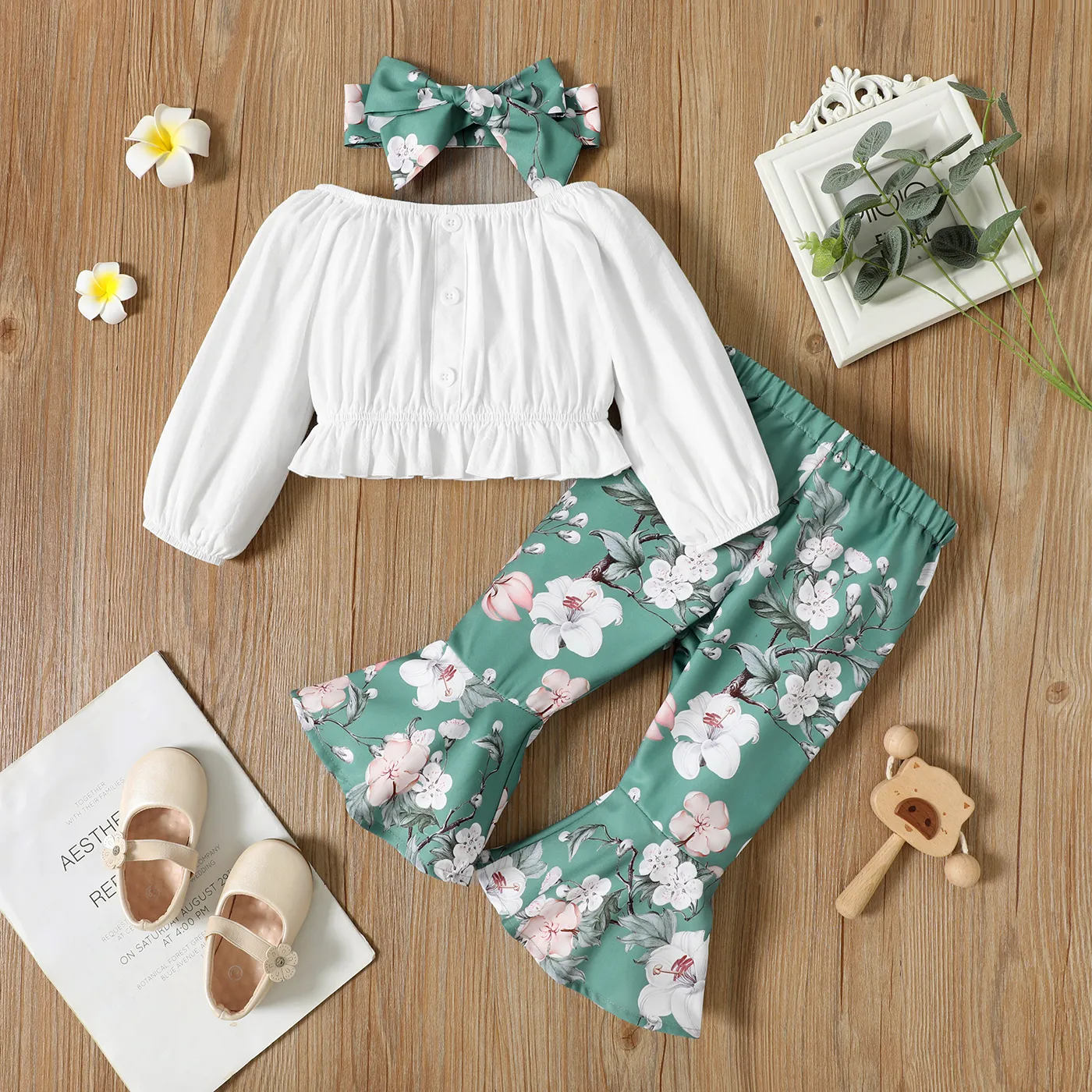 3pcs Baby Girl 100% Cotton Off Shoulder Long-sleeve Top and Allover Floral Print Flared Pants with Headband Set
3pcs Baby Girl 100% Cotton Off Shoulder Long-sleeve Top and Allover Floral Print Flared Pants with Headband Set