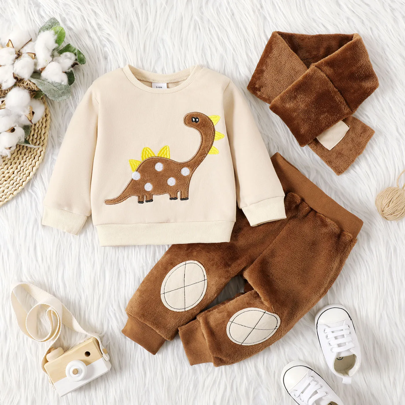 3pcs Baby Boy Dinosaur Embroidered Thermal Flannel Long-sleeve Sweatshirt and Sweatpants with Scarf Set
3pcs Baby Boy Dinosaur Embroidered Thermal Flannel Long-sleeve Sweatshirt and Sweatpants with Scarf Set