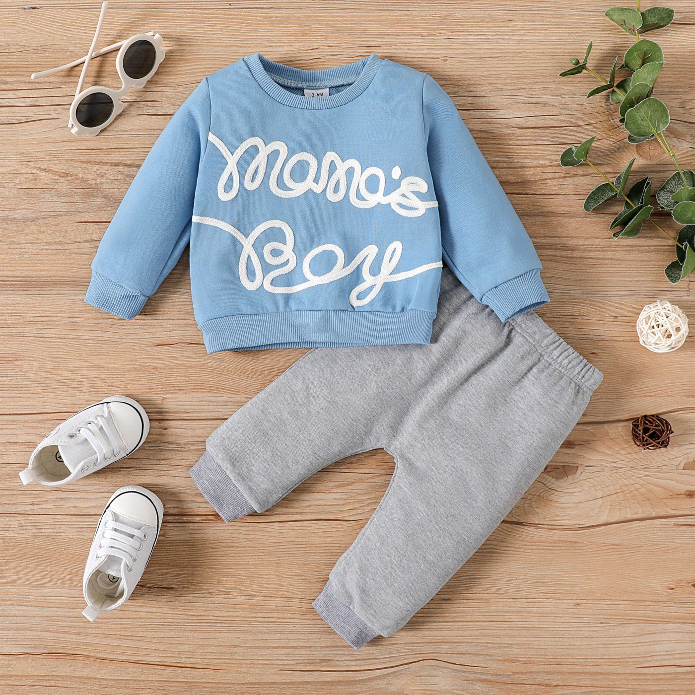 2pcs Baby Boy Letter Embroidered Long-sleeve Sweatshirt and Solid Sweatpants Set 
2pcs Baby Boy Letter Embroidered Long-sleeve Sweatshirt and Solid Sweatpants Set