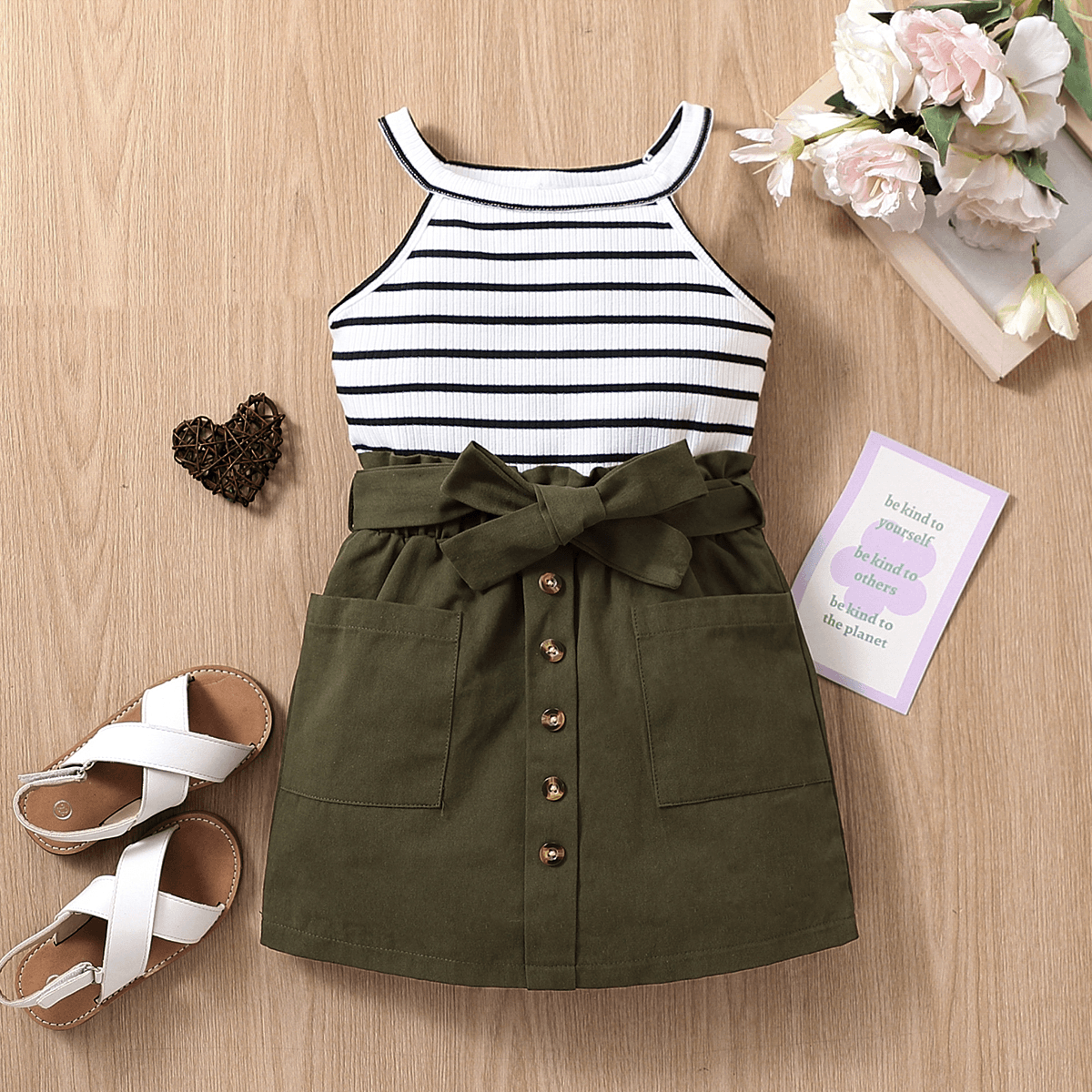 2pcs Toddler Girl Trendy Stripe Halter Tee and Pocket Design Belted Cotton Skirt Set
2pcs Toddler Girl Trendy Stripe Halter Tee and Pocket Design Belted Cotton Skirt Set