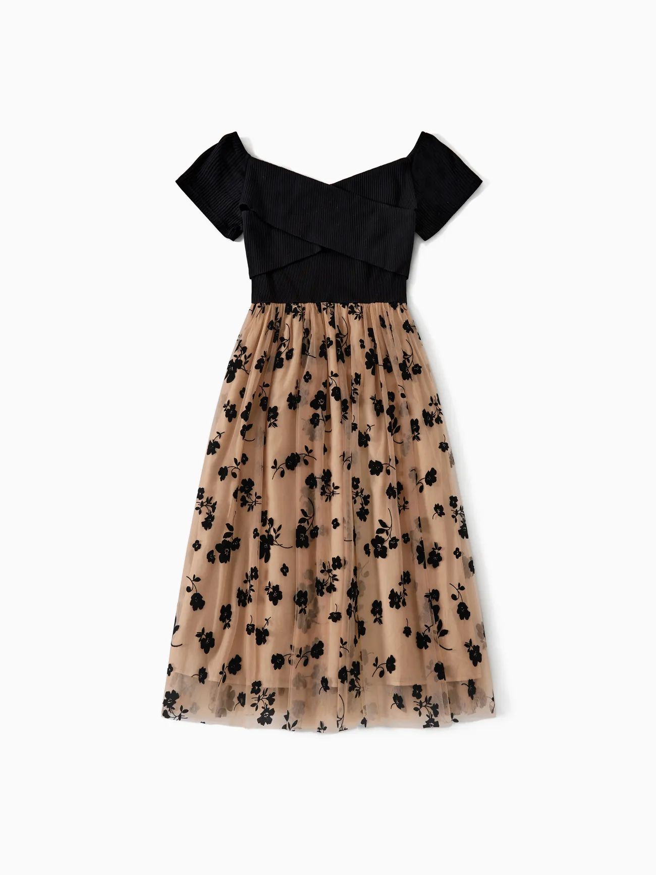 Family Matching Floral-Print Mesh Dresses And Color-Block Short-Sleeved Tops
Family Matching Floral-Print Mesh Dresses And Color-Block Short-Sleeved Tops