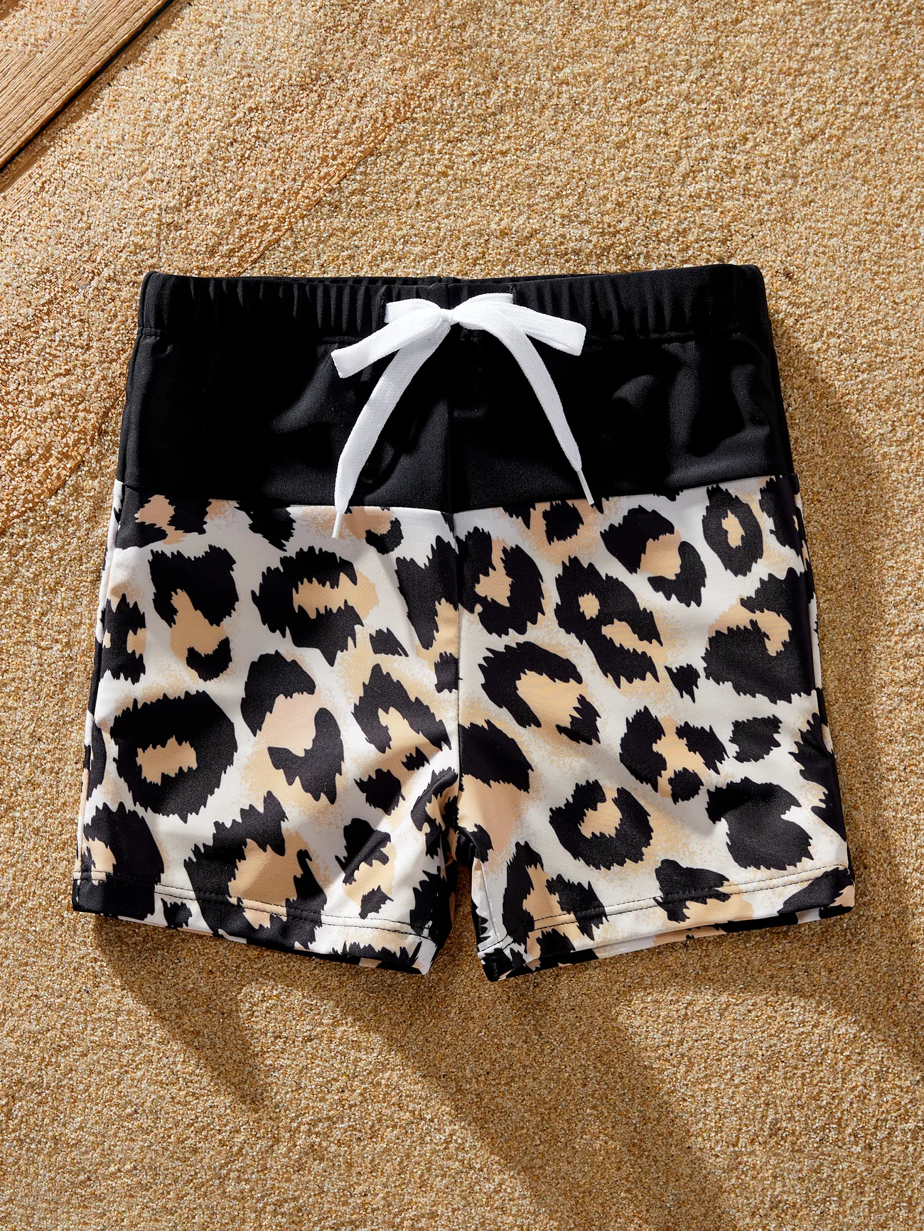 Family Matching Swimsuit Leopard Print Splicing Black Cross Front Tankini or Drawstring Swim Trunks
Family Matching Swimsuit Leopard Print Splicing Black Cross Front Tankini or Drawstring Swim Trunks