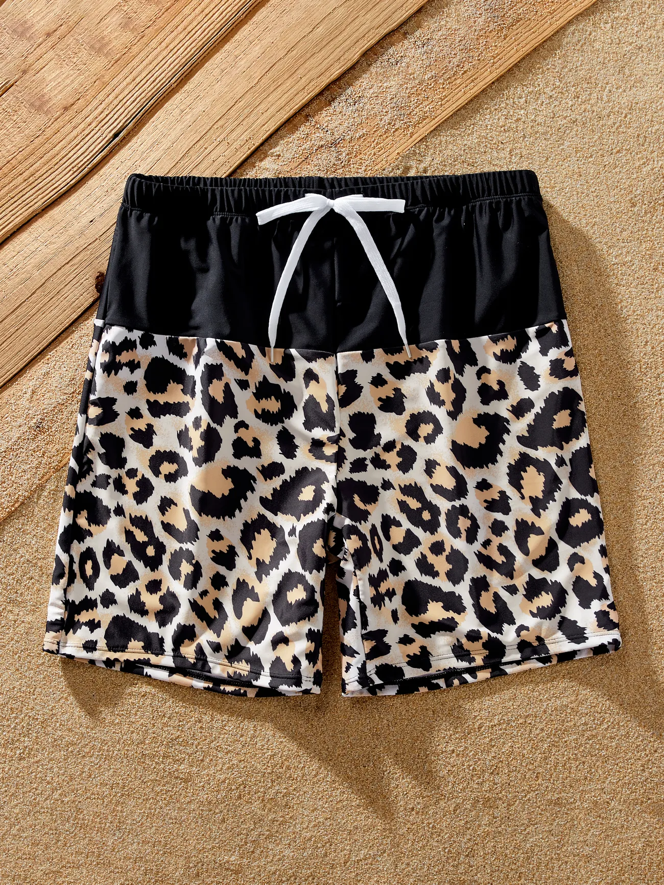 Family Matching Swimsuit Leopard Print Splicing Black Cross Front Tankini or Drawstring Swim Trunks
Family Matching Swimsuit Leopard Print Splicing Black Cross Front Tankini or Drawstring Swim Trunks
