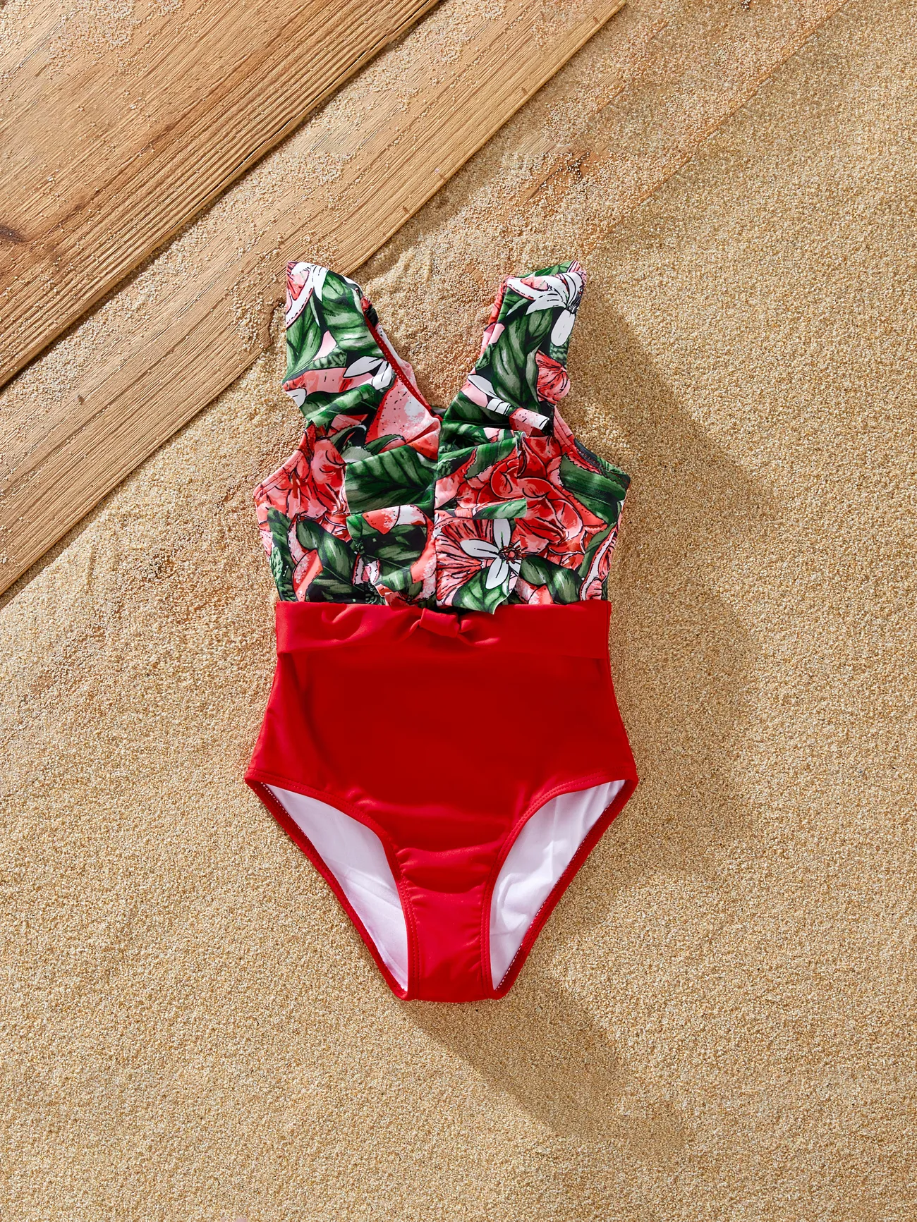 Family Matching Fruit Pattern Swim Trunks or Ruffle V-Neck Twist Knot Spliced Swimsuit
Family Matching Fruit Pattern Swim Trunks or Ruffle V-Neck Twist Knot Spliced Swimsuit