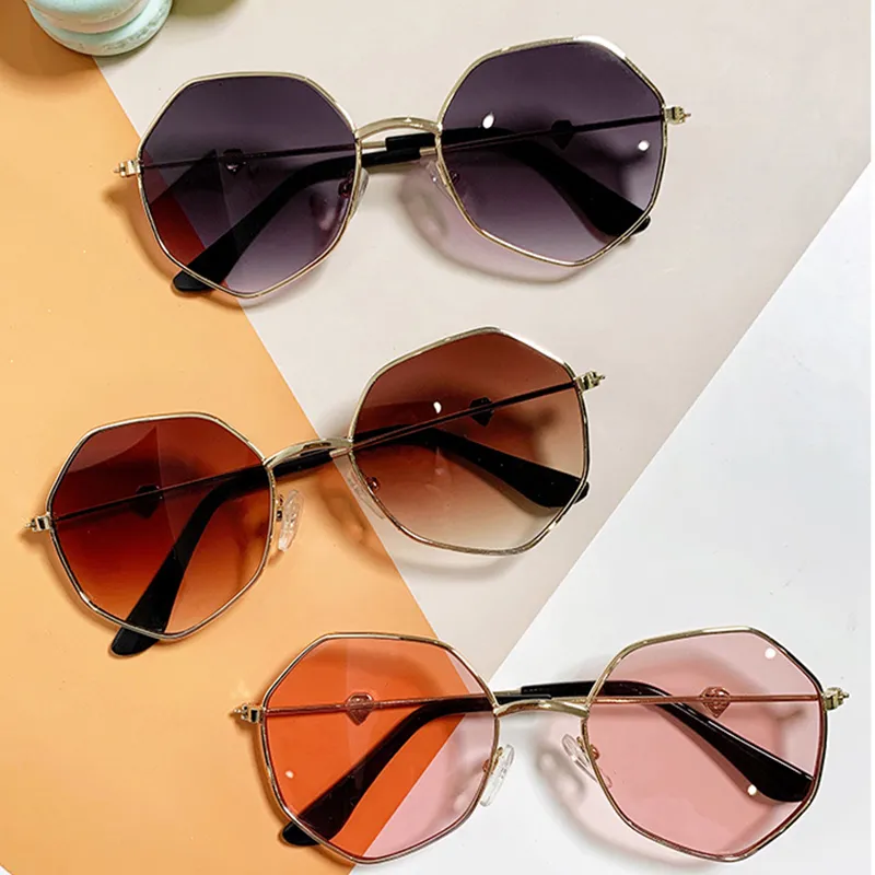 Toddler/kids Girl/Boy Casual Geometric Sunglasses with Sun Protection and Cute Decoration
Toddler/kids Girl/Boy Casual Geometric Sunglasses with Sun Protection and Cute Decoration