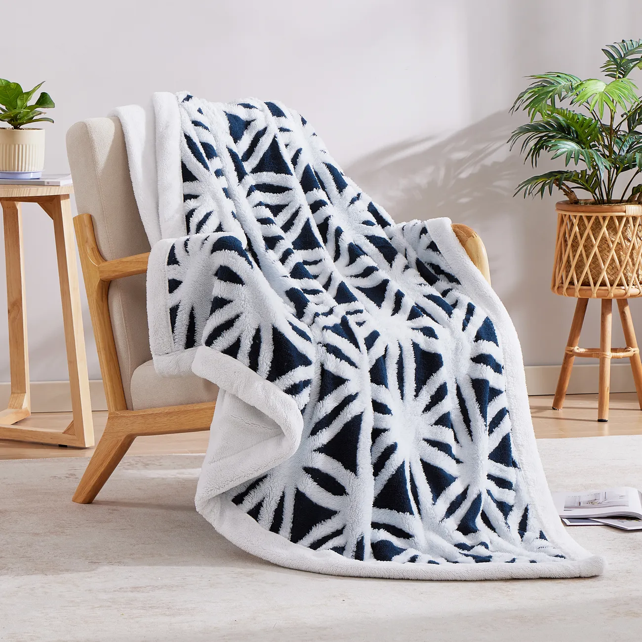 PatPat 3D Floral Coral Fleece Sherpa Blanket
PatPat 3D Floral Coral Fleece Sherpa Blanket