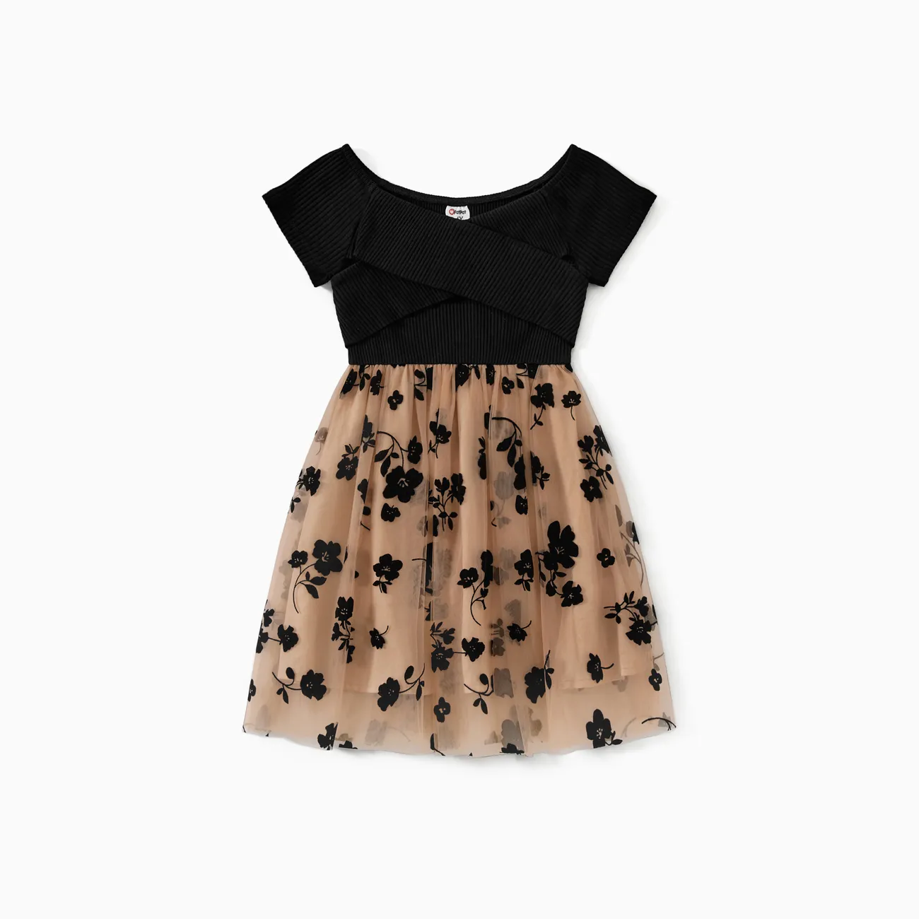 Family Matching Floral-Print Mesh Dresses And Color-Block Short-Sleeved Tops
Family Matching Floral-Print Mesh Dresses And Color-Block Short-Sleeved Tops