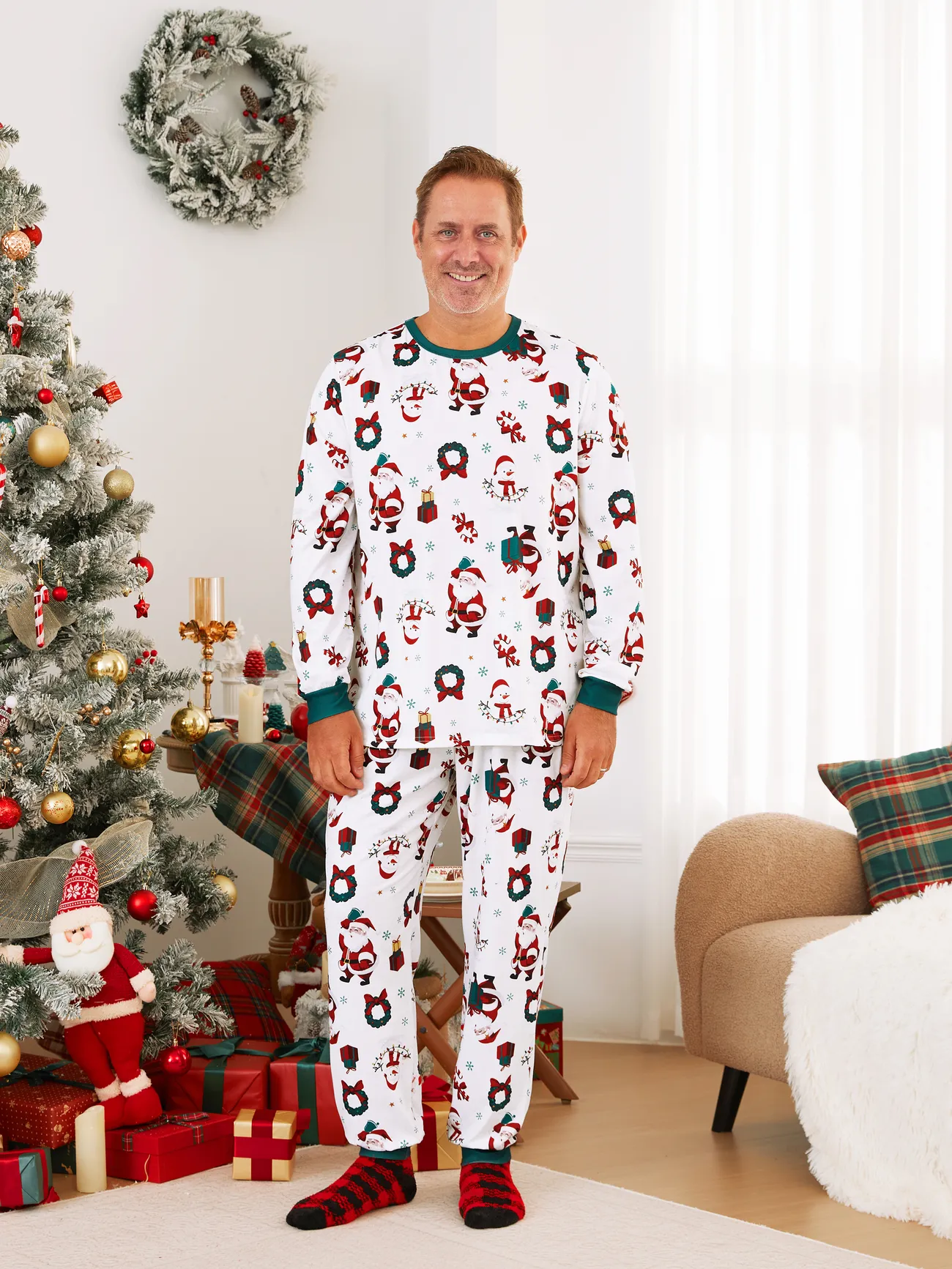 Christmas Family Matching Santa & Wreaths Print Long-sleeve Pajamas Sets
Christmas Family Matching Santa & Wreaths Print Long-sleeve Pajamas Sets