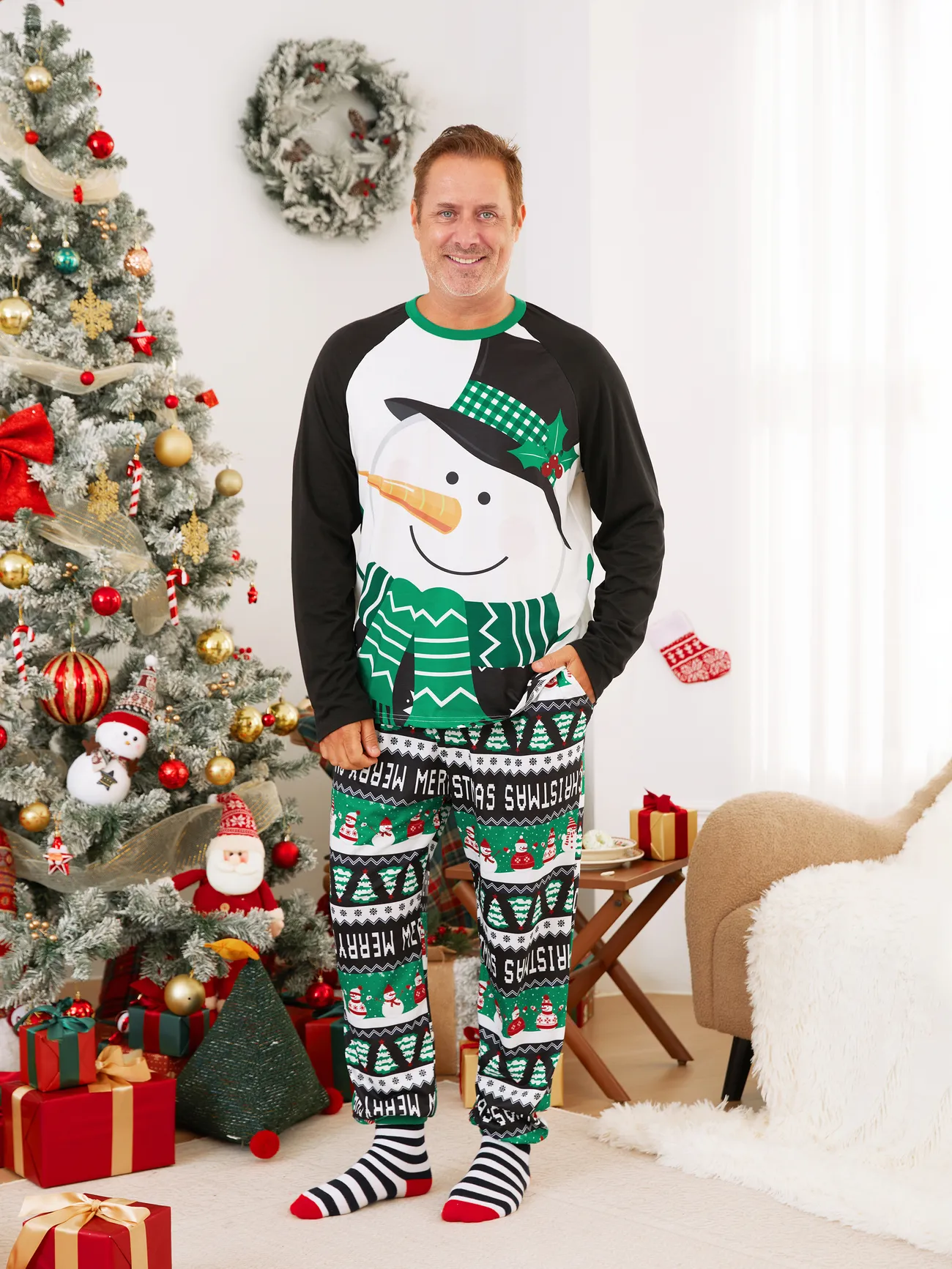 Christmas Family Matching Raglan Sleeves Snow Man Top Hat Top Allover Pattern Pants Pajamas Sets with Drawstring and Pockets
Christmas Family Matching Raglan Sleeves Snow Man Top Hat Top Allover Pattern Pants Pajamas Sets with Drawstring and Pockets