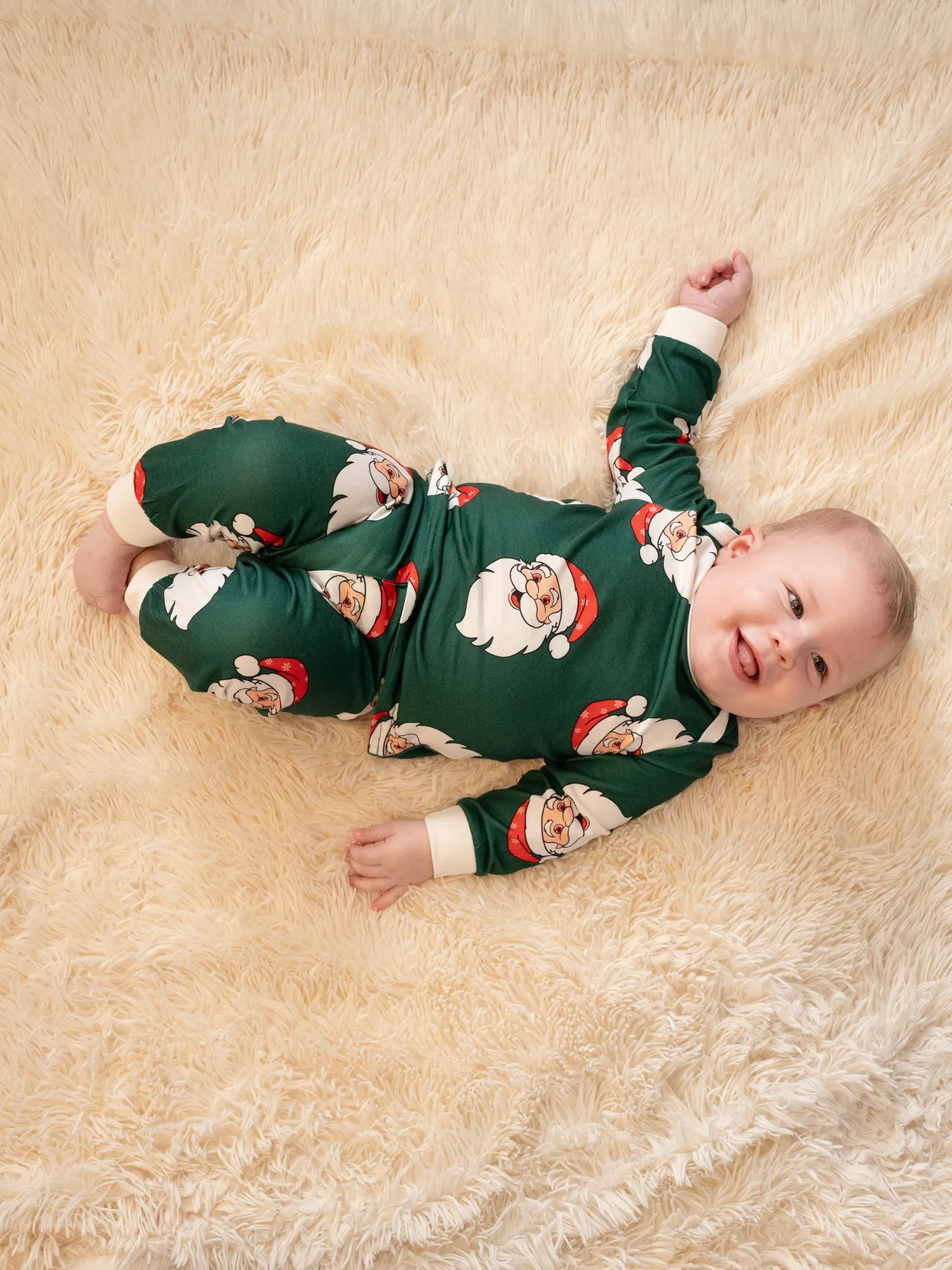 Christmas Family Matching Dark Green Allover Santa Pattern Lapel Pajamas Sets with Drawstring and Pockets
Christmas Family Matching Dark Green Allover Santa Pattern Lapel Pajamas Sets with Drawstring and Pockets