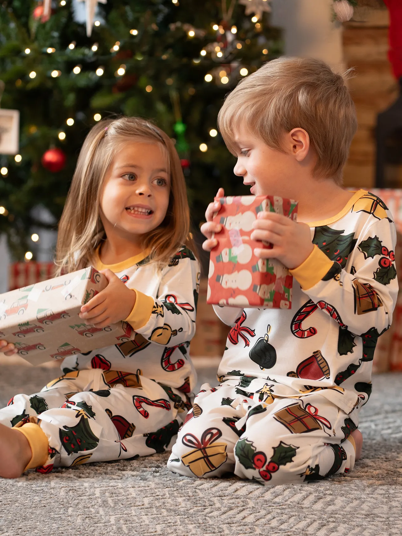 Christmas Family Matching Allover Christmas-Theme Pattern Pajamas Sets with Drawstring and Pockets
Christmas Family Matching Allover Christmas-Theme Pattern Pajamas Sets with Drawstring and Pockets