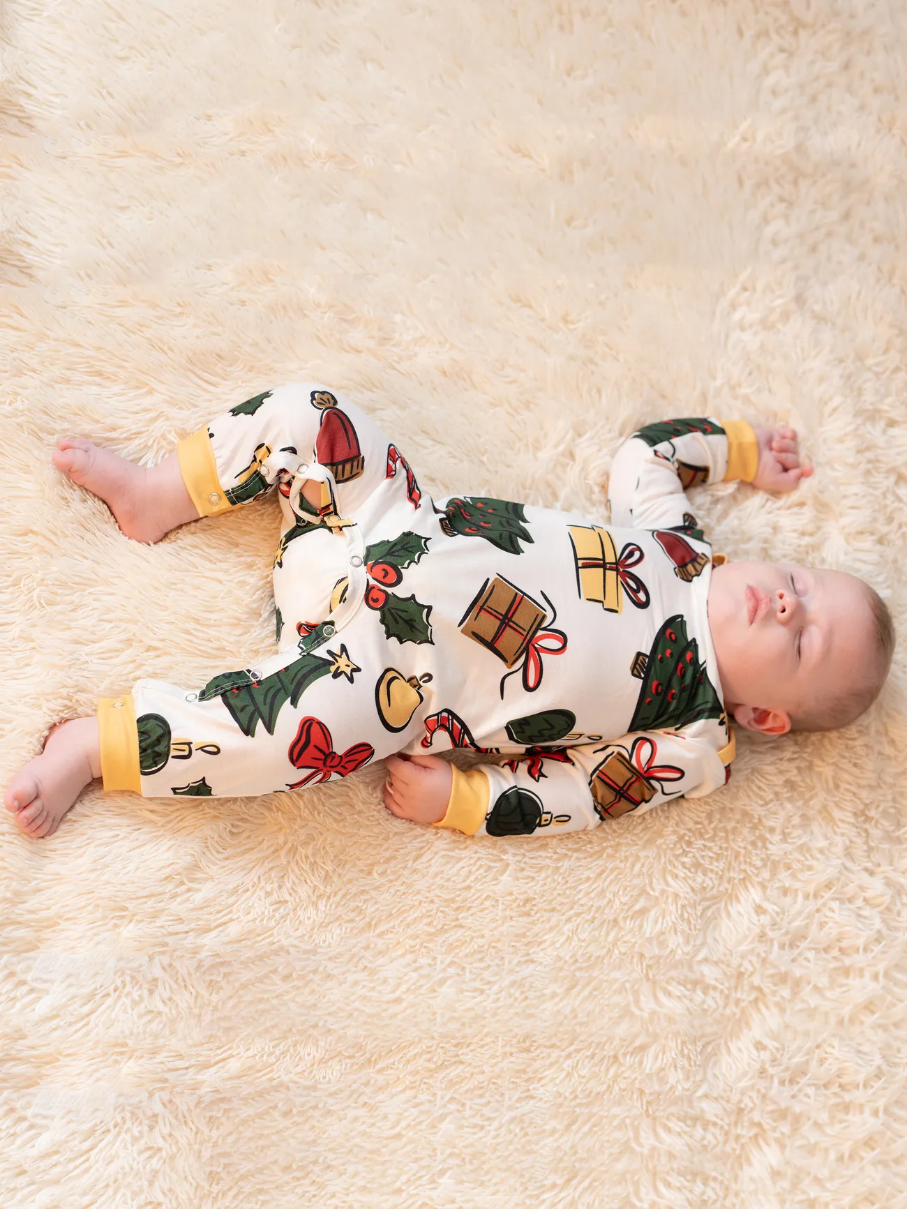 Christmas Family Matching Allover Christmas-Theme Pattern Pajamas Sets with Drawstring and Pockets
Christmas Family Matching Allover Christmas-Theme Pattern Pajamas Sets with Drawstring and Pockets