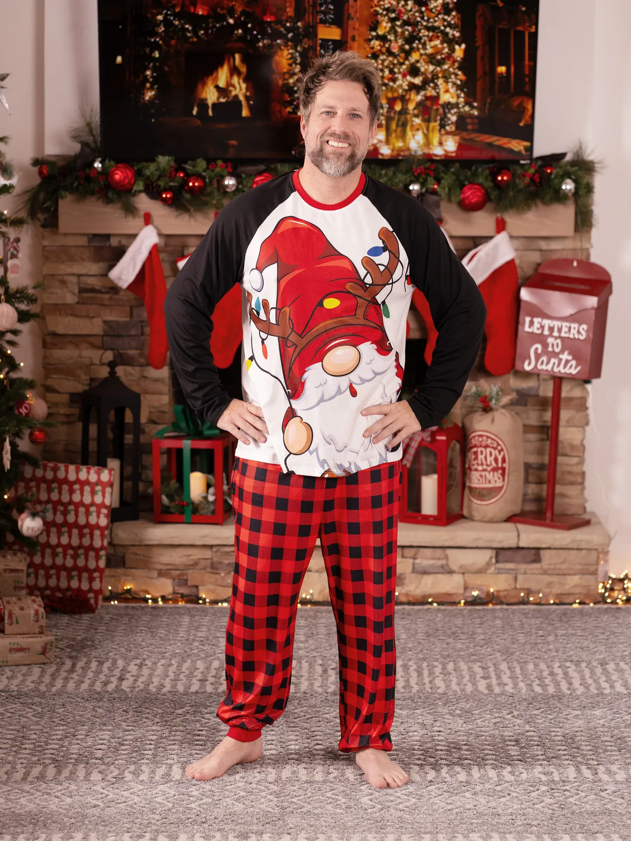 Christmas Family Matching Santa Print Raglan Sleeves Pajamas Sets (SGS Certied Safety)
Christmas Family Matching Santa Print Raglan Sleeves Pajamas Sets (SGS Certied Safety)