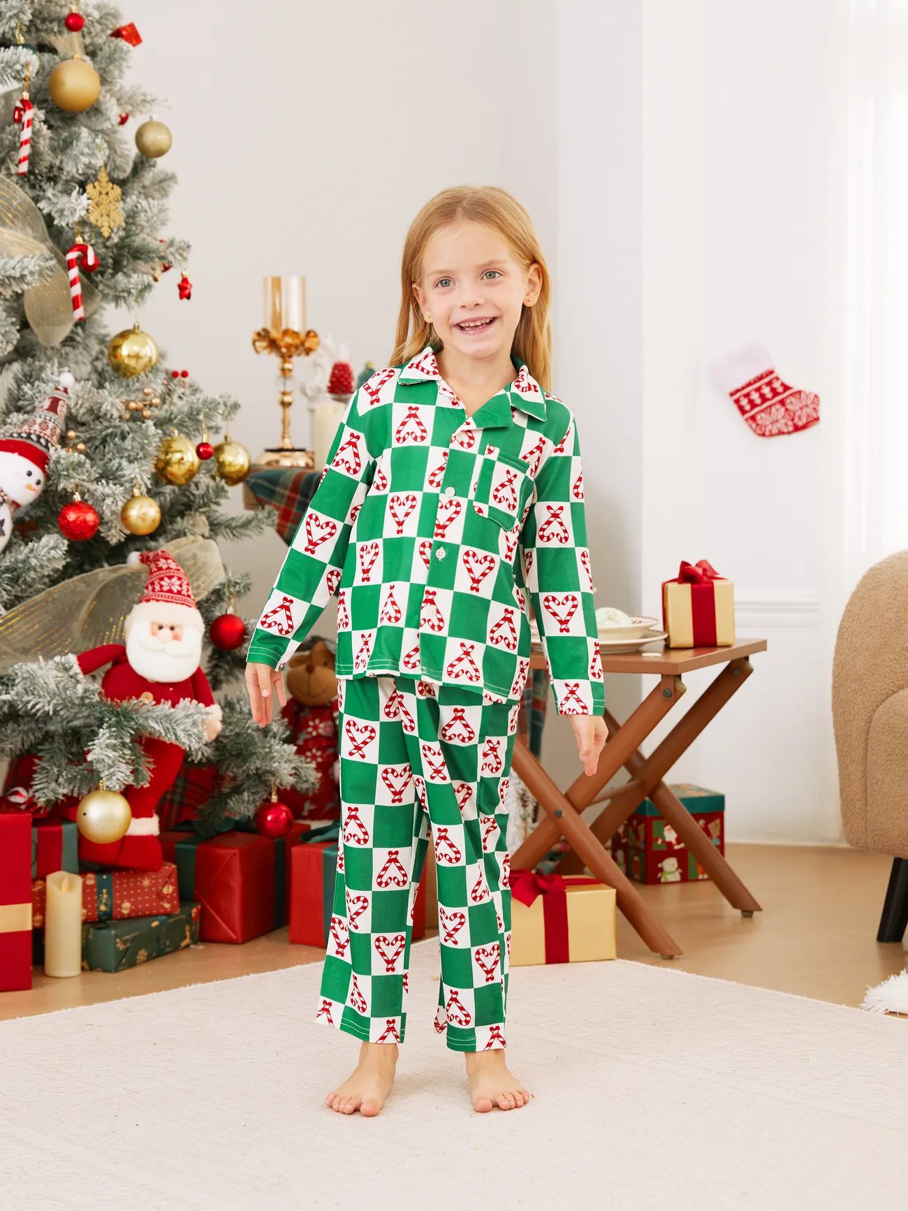 Christmas Family Matching Green&White Checkered Plaid Candy Heart Design Collared Pajamas Sets
Christmas Family Matching Green&White Checkered Plaid Candy Heart Design Collared Pajamas Sets