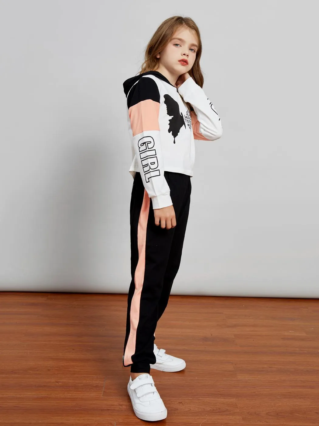 2-piece Kid Girl Butterfly Print Letter Hooded Sweatshirt and Pants Set
2-piece Kid Girl Butterfly Print Letter Hooded Sweatshirt and Pants Set