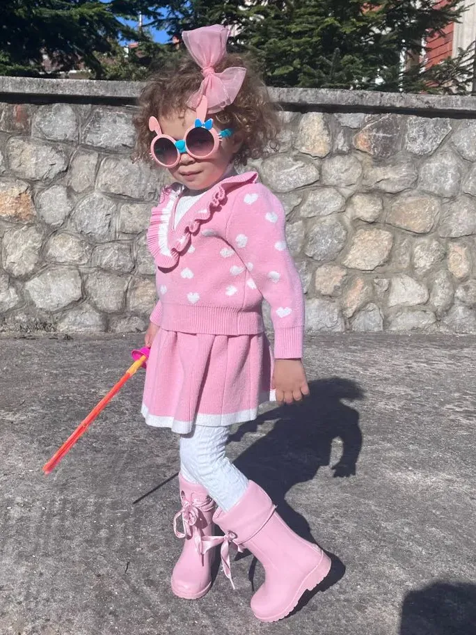 Toddler Girl 2pcs Heart Print Sweater Skirt Set
Toddler Girl 2pcs Heart Print Sweater Skirt Set