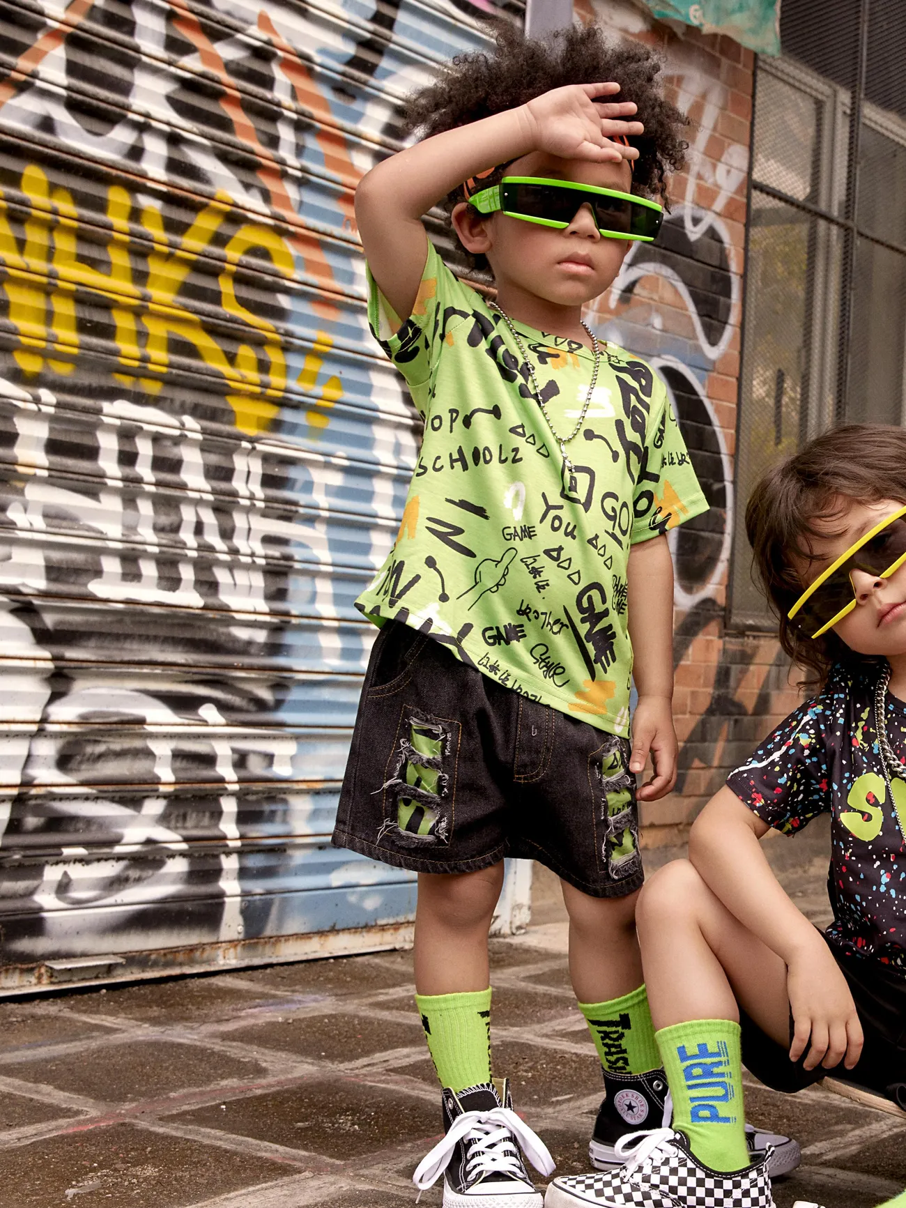 2pcs Toddler Boy Trendy Ripped Denim Shorts and Letter Print Tee Set
2pcs Toddler Boy Trendy Ripped Denim Shorts and Letter Print Tee Set