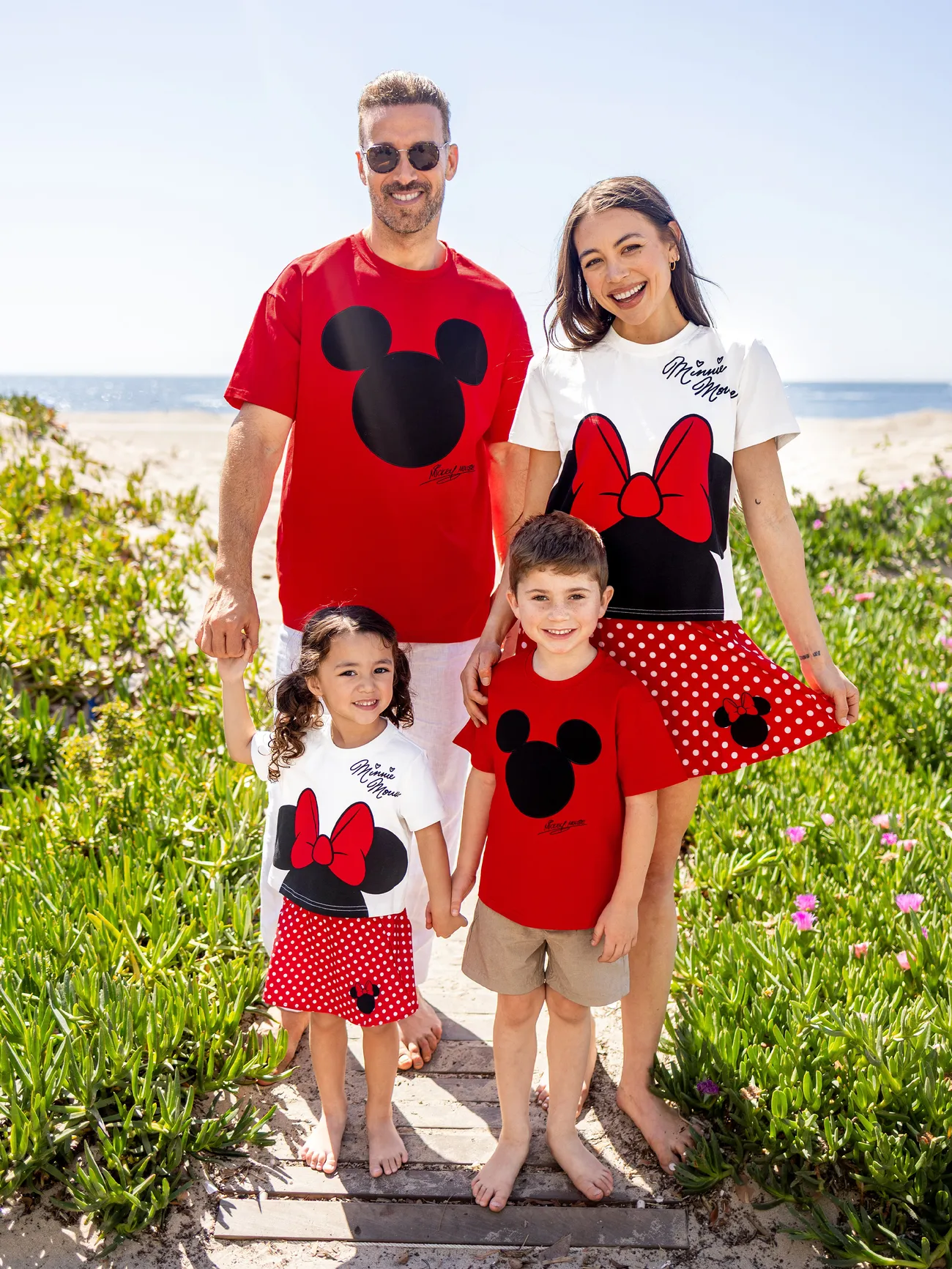 Disney Mickey and Friends Family matching Cotton Minnie Mouse Polka dots Short-sleeve Top And Skirt Set /T-shirt
Disney Mickey and Friends Family matching Cotton Minnie Mouse Polka dots Short-sleeve Top And Skirt Set /T-shirt