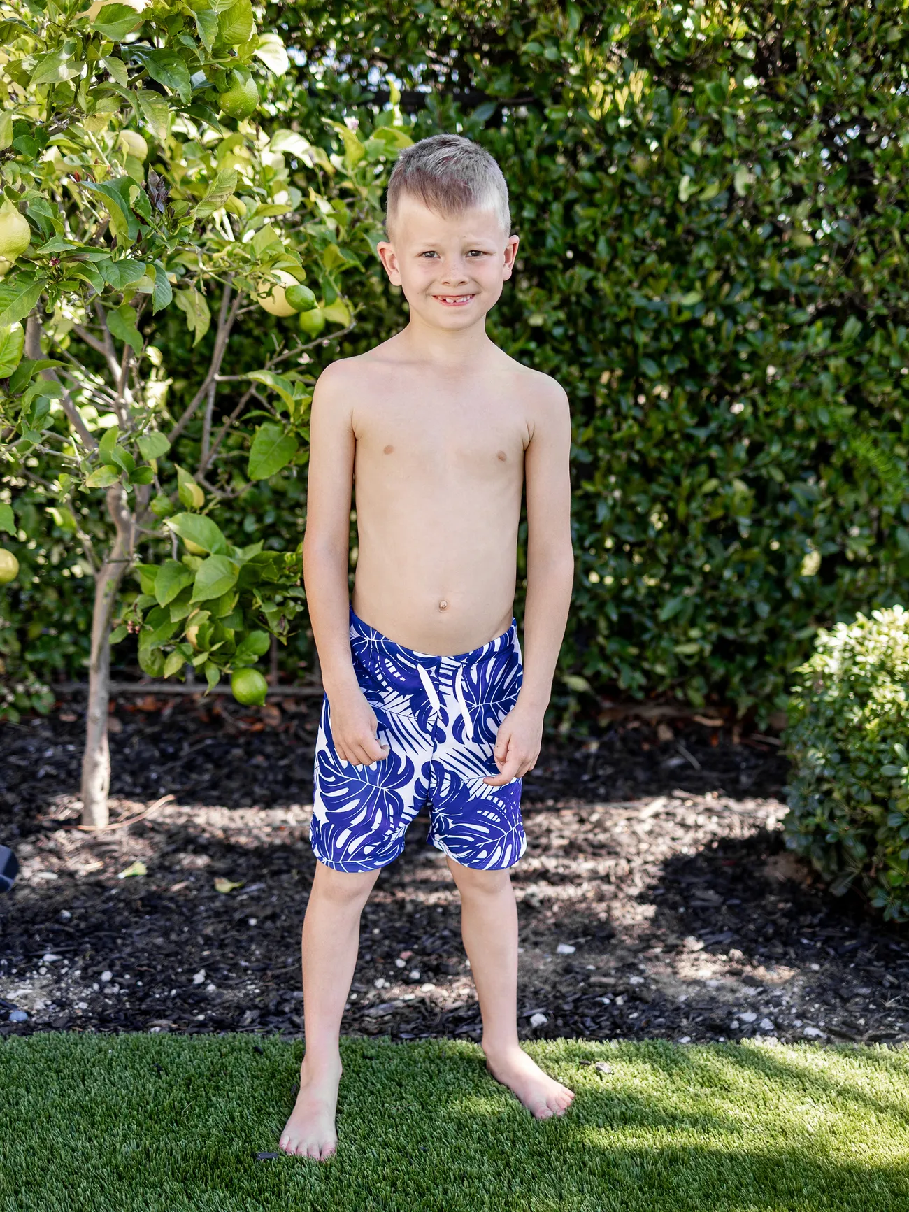 Family Matching Tropical Leaf Print Swim Trunks or Hollow-out Crisscross Straps One-piece Swimsuit
Family Matching Tropical Leaf Print Swim Trunks or Hollow-out Crisscross Straps One-piece Swimsuit