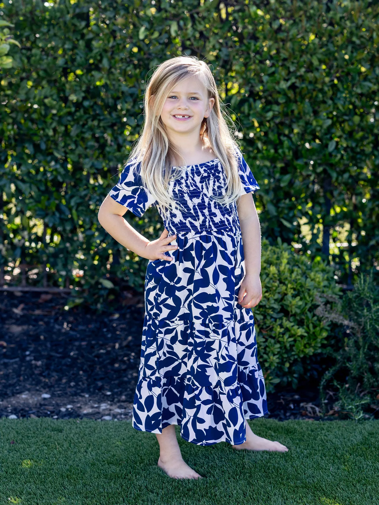 Family Matching Blue Colorblock Tee or Leaf Print Smocking Puff-sleeve Dress Set
Family Matching Blue Colorblock Tee or Leaf Print Smocking Puff-sleeve Dress Set