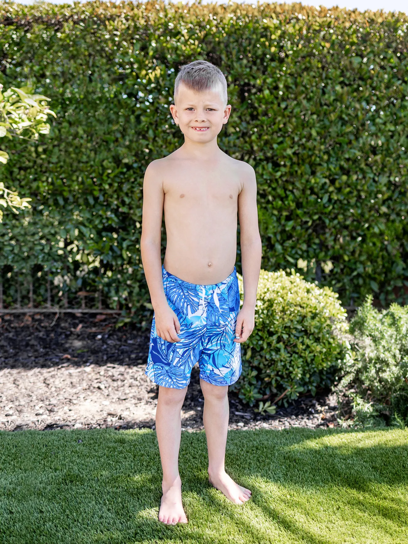 Family Matching Tropical Leaf Print Blue Swim Trunks or 2 Pieces Tankini Swimsuit
Family Matching Tropical Leaf Print Blue Swim Trunks or 2 Pieces Tankini Swimsuit