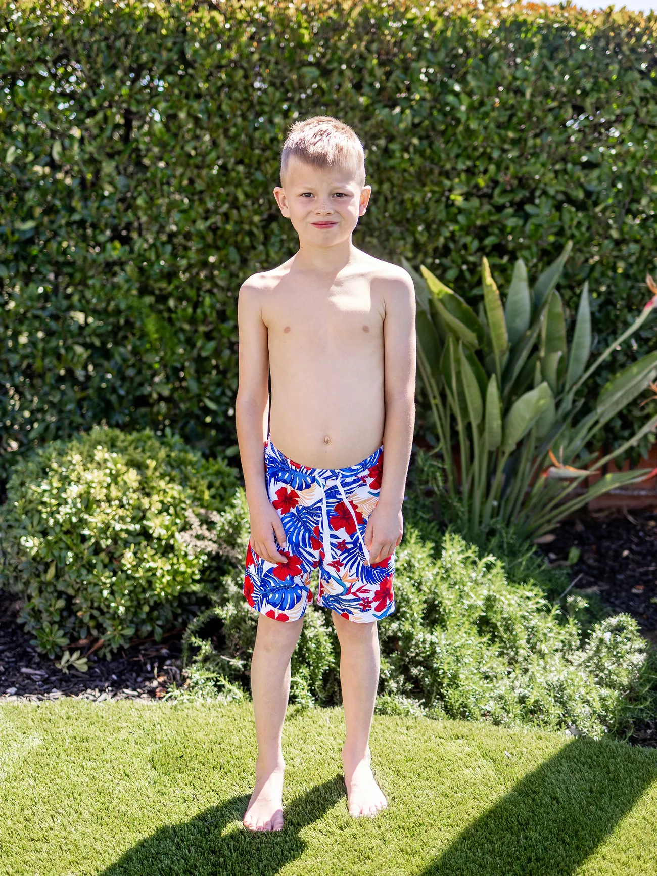 Family Matching Allover Plant Print Swim Trunks or Scallop Trim One-piece Halter Backless Swimsuit
Family Matching Allover Plant Print Swim Trunks or Scallop Trim One-piece Halter Backless Swimsuit