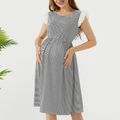 فستان مخطط للأمومة بأكمام رفرفة اللون الرمادي image 1