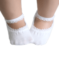 calcetines con ribete de encaje sólido con estilo para bebés / niños pequeños Blanco