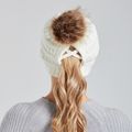 قبعة صغيرة منسوجة ذات لون موحد للسيدات أبيض image 3