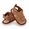 Sapatos pré-caminhantes de sandálias abertas e respiráveis para bebês / crianças pequenas Castanho