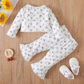 2pcs Baby Girl Floral Print Ribbed Long-sleeve Crop Top and Bell Bottom Pants Set White
