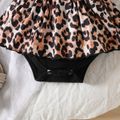 2pcs Baby Girl 95% Cotton Figure Graphic Spliced Leopard Print Ruffle Short-sleeve Romper & Headband Set Black image 5