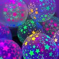 Pacote de 10 luzes coloridas em balão luminoso piscando para decorações de festas de aniversário de casamento (brilham sob a luz violeta) Vermelho image 1