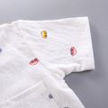 قطعتان من شورت الدنيم الصغير للأولاد الصغار ومجموعة قميص بطباعة السيارة أبيض image 5