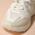 حذاء رياضي شبكي قابل للتنفس برباط بلونين للأطفال الصغار / الأطفال اللون البيج image 2
