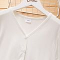 menina miúdo projeto botão v pescoço babados blusa de manga comprida Branco image 3