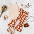 2pcs Baby Girl Ribbed Spaghetti Strap Romper and Allover Daisy Floral Print Flared Pants Set Color block image 2