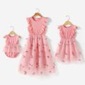 Rosa Rundhals-Rüschen, ärmelloses Spleiß-Schmetterlingsapplikationen-Mesh-Kleid für Mama und mich rosa