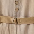 Kurzarm-Overall-Shorts aus 95 % Baumwolle für Jungen/Mädchen mit Knöpfen vorne und Gürtel mandelbeige