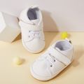 طفل / طفل صغير تفاصيل الرسوم البيانية حذاء أبيض prewalker أبيض image 1