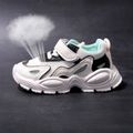 حذاء رياضي مكتنزة يسمح بمرور الهواء للأطفال الصغار اللون البيج image 1