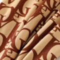 legging elástica infantil com estampa completa de letras Cor de Caqui image 5