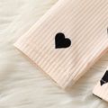 قطعتان من تي شيرت بأكمام طويلة وطبعة قلب للفتيات الصغيرات ومجموعة تنورة بتصميم فيونكة ثلاثية الأبعاد البيج اللوز image 5