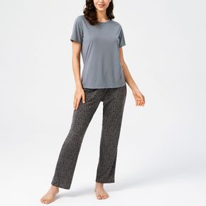Pure Color Short-sleeve Tee and Leopard Pants Pajamas Lounge Set